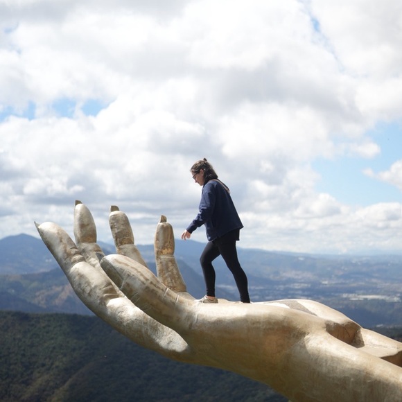 Bee_a_thrifty is LIVE NOW! Let's hang, chat and shop. Zara, Anthro + more! - Picture 4 of 12